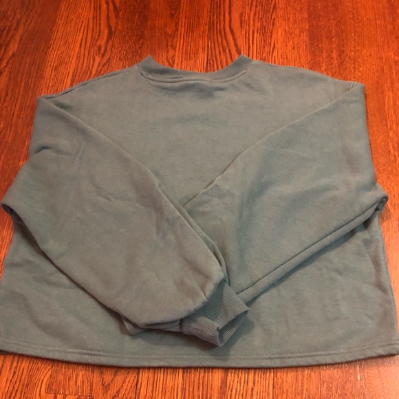 Universal thread fuzzy crewneck - Picture 3 of 4